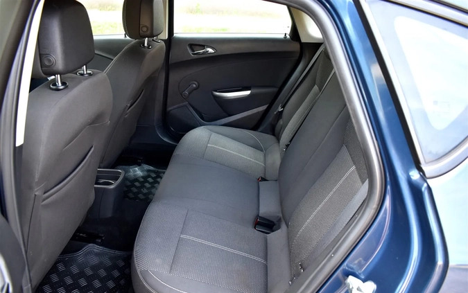Opel Astra cena 26900 przebieg: 207121, rok produkcji 2012 z Elbląg małe 781